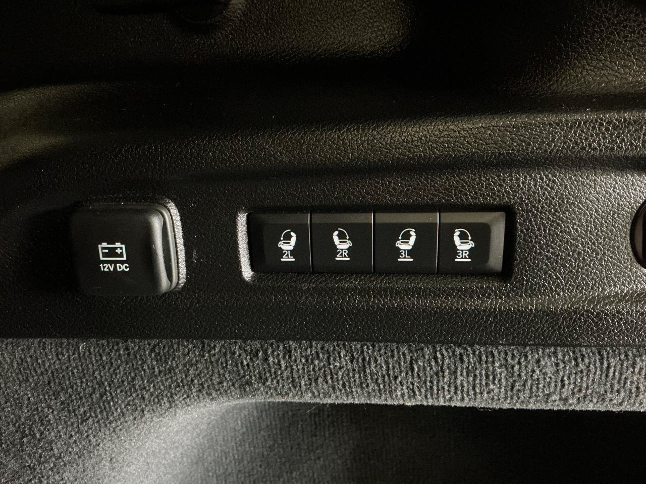 Used 2021 Jeep Grand Cherokee L Overland w/ Luxury Tech Group IV AWD/4WD image 17