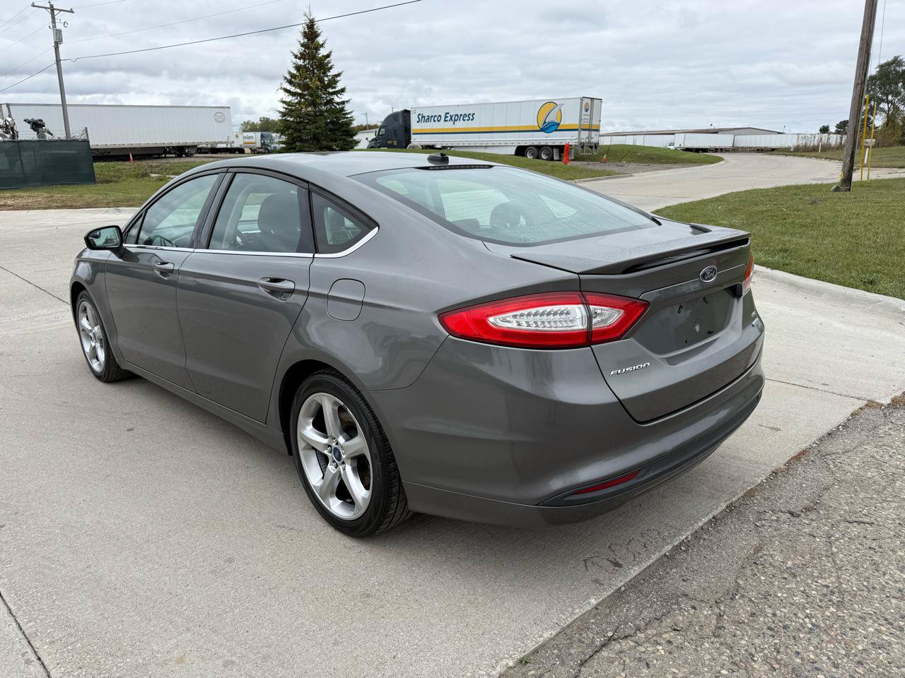 Used 2014 Ford Fusion SE w/ Equipment Group 201A FWD image 9