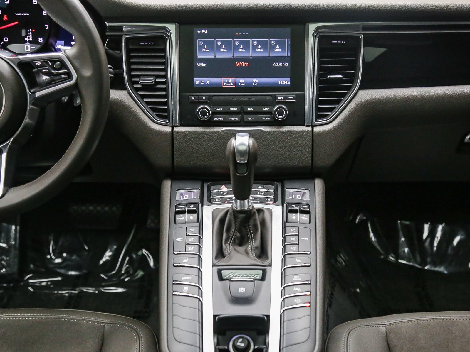 Certified 2017 Porsche Macan AWD/4WD image 16