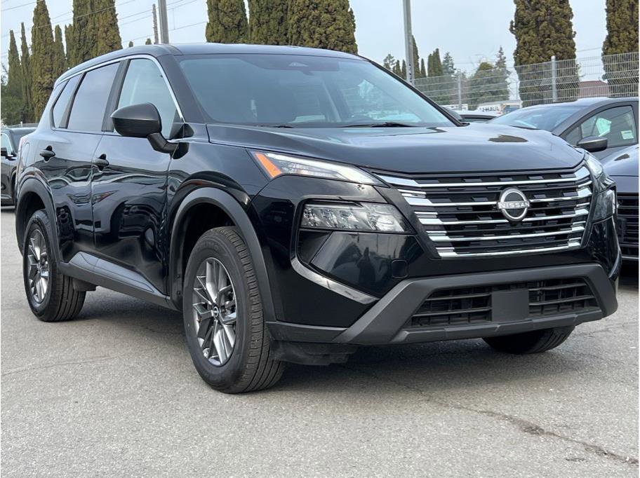 Used 2024 Nissan Rogue S image 3