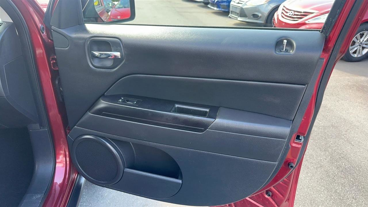 Used 2014 Jeep Patriot Latitude w/ Sun/Sound Group image 31
