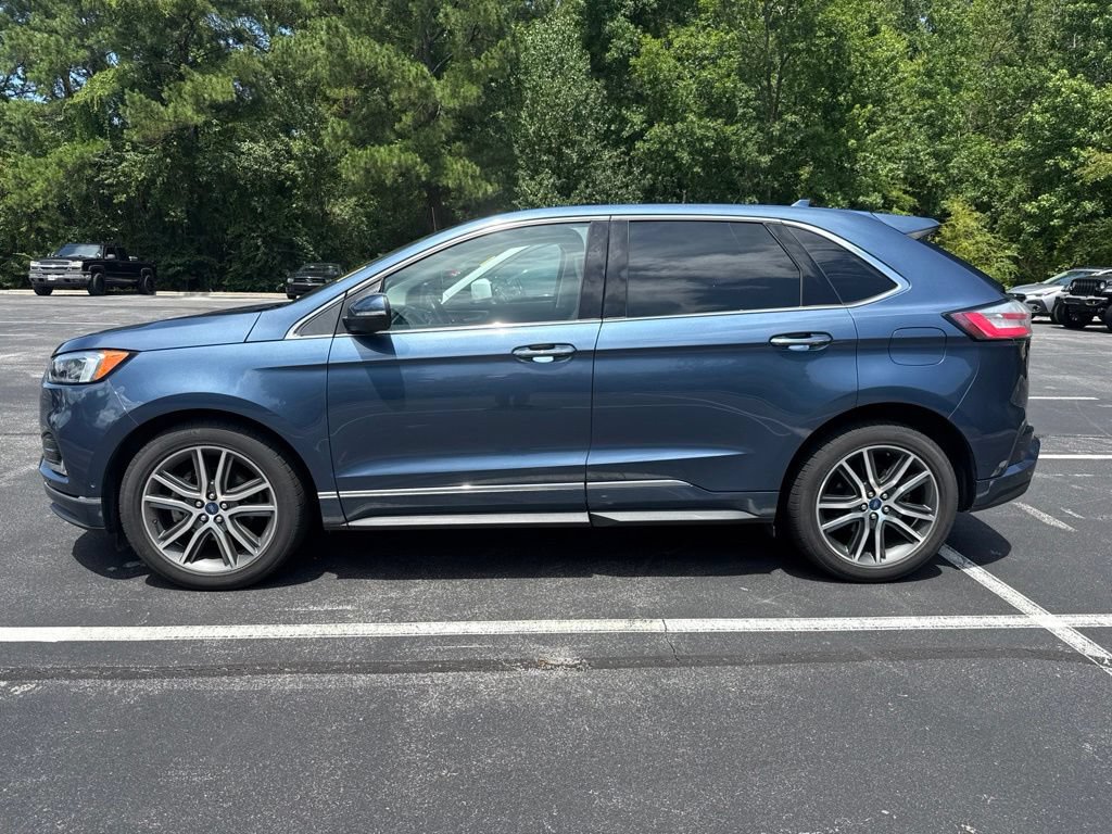 Used 2019 Ford Edge Titanium w/ Equipment Group 301A FWD image 2
