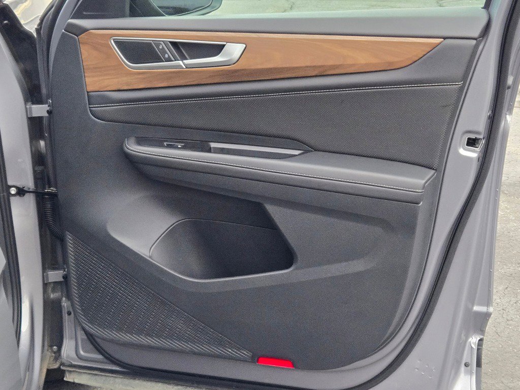 Used 2025 Volkswagen Atlas SE image 5