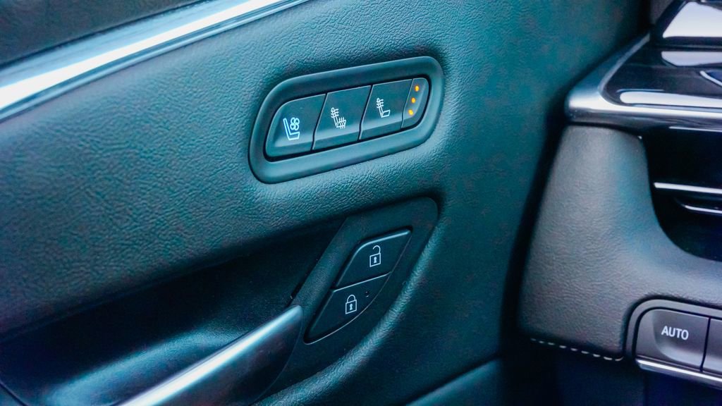 Certified 2024 Cadillac Escalade Sport w/ LPO, ONYX Package image 17