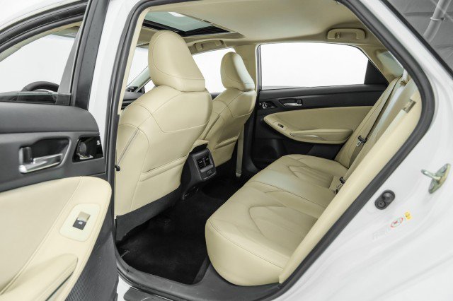 Used 2019 Toyota Avalon XLE w/ Moonroof Package image 41