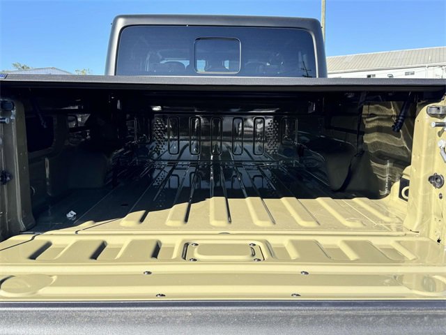 New 2025 Jeep Gladiator Rubicon w/ Convenience Group image 16