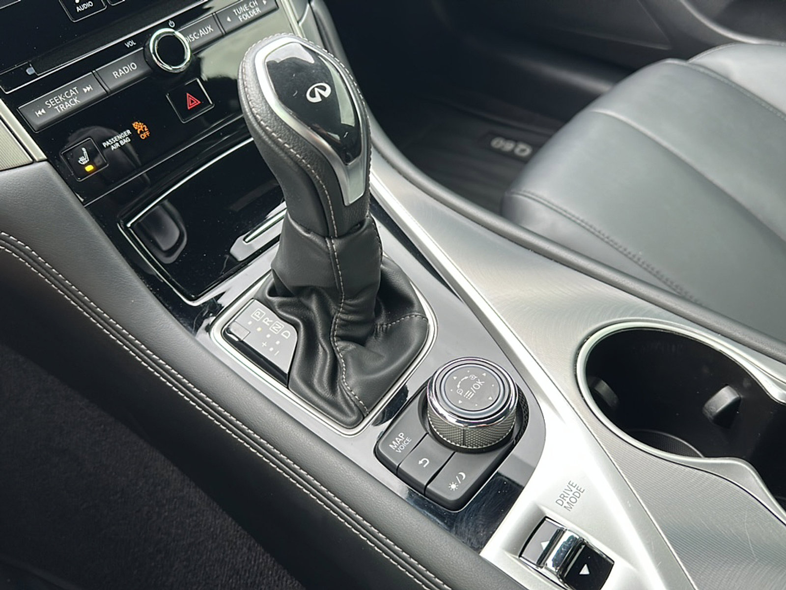 Used 2019 INFINITI Q60 3.0t Luxe w/ Essential Package image 31