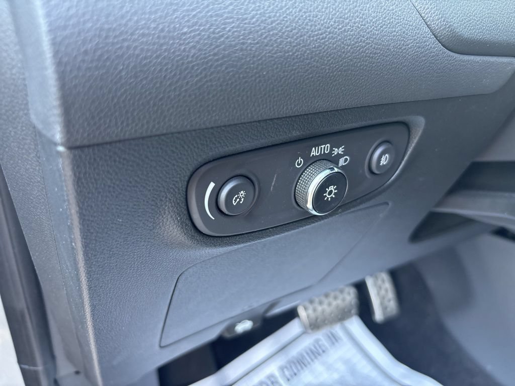 Used 2023 Buick Encore GX Select w/ Sport Touring Package FWD image 22