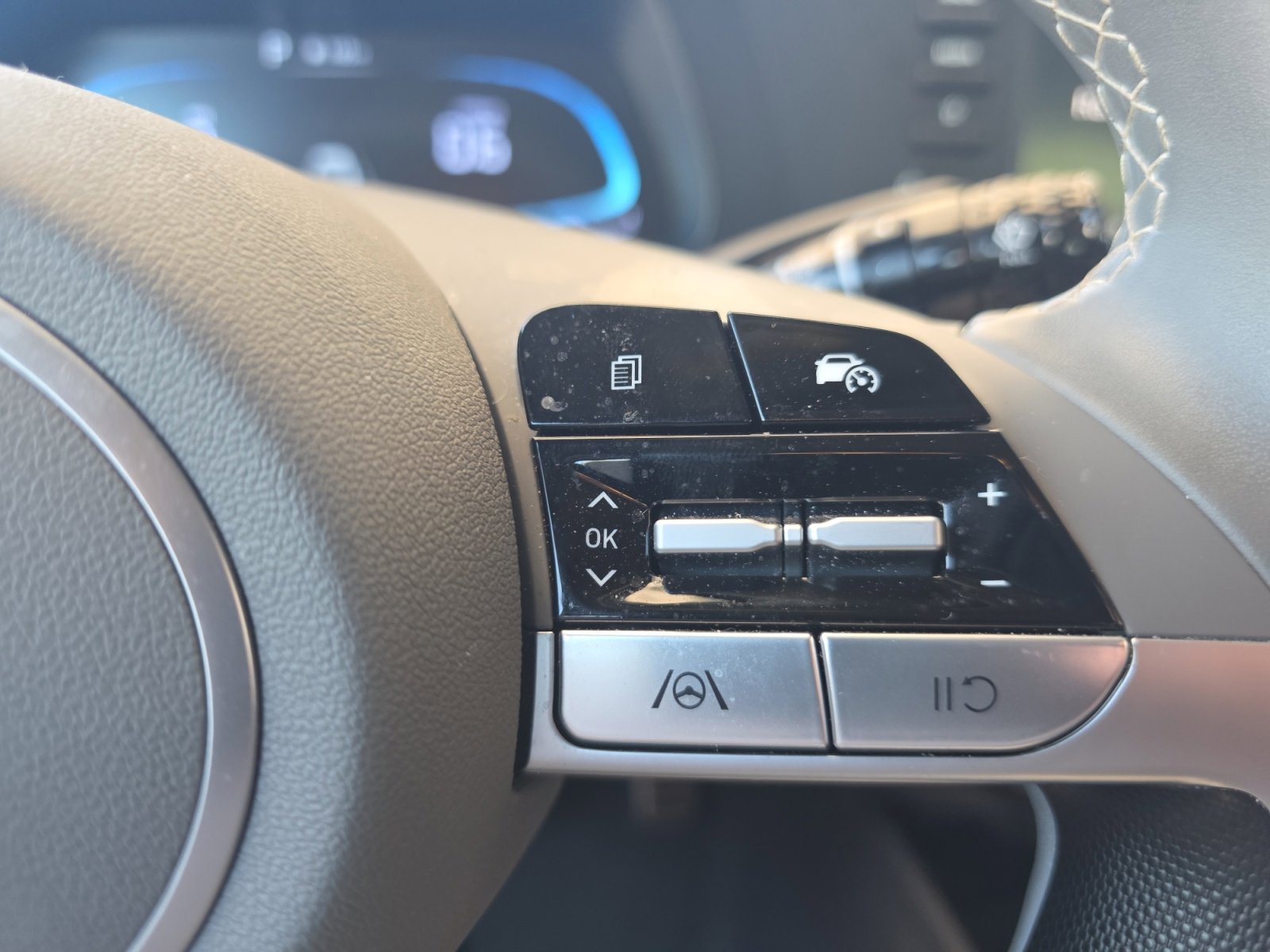 Used 2025 Hyundai Elantra Sport FWD image 23