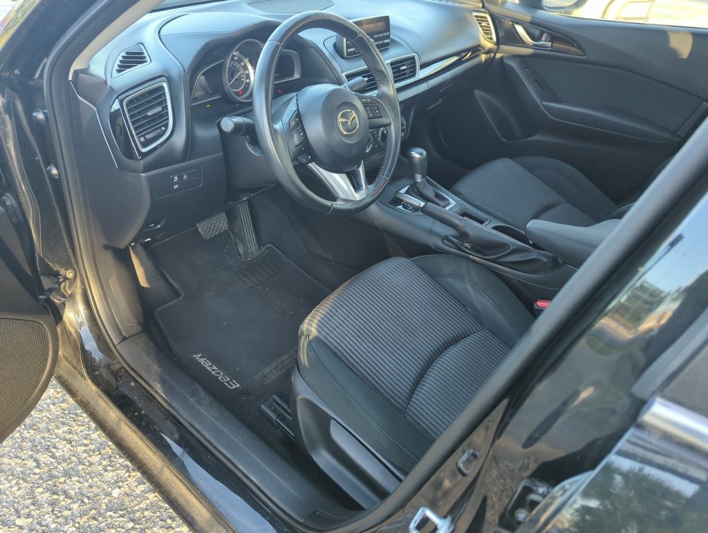 Used 2014 MAZDA MAZDA3 i Touring w/ Moonroof Package 1 FWD image 11