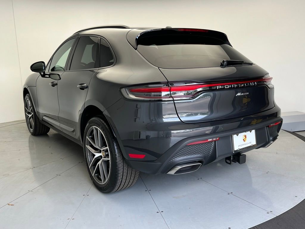 Certified 2025 Porsche Macan image 3