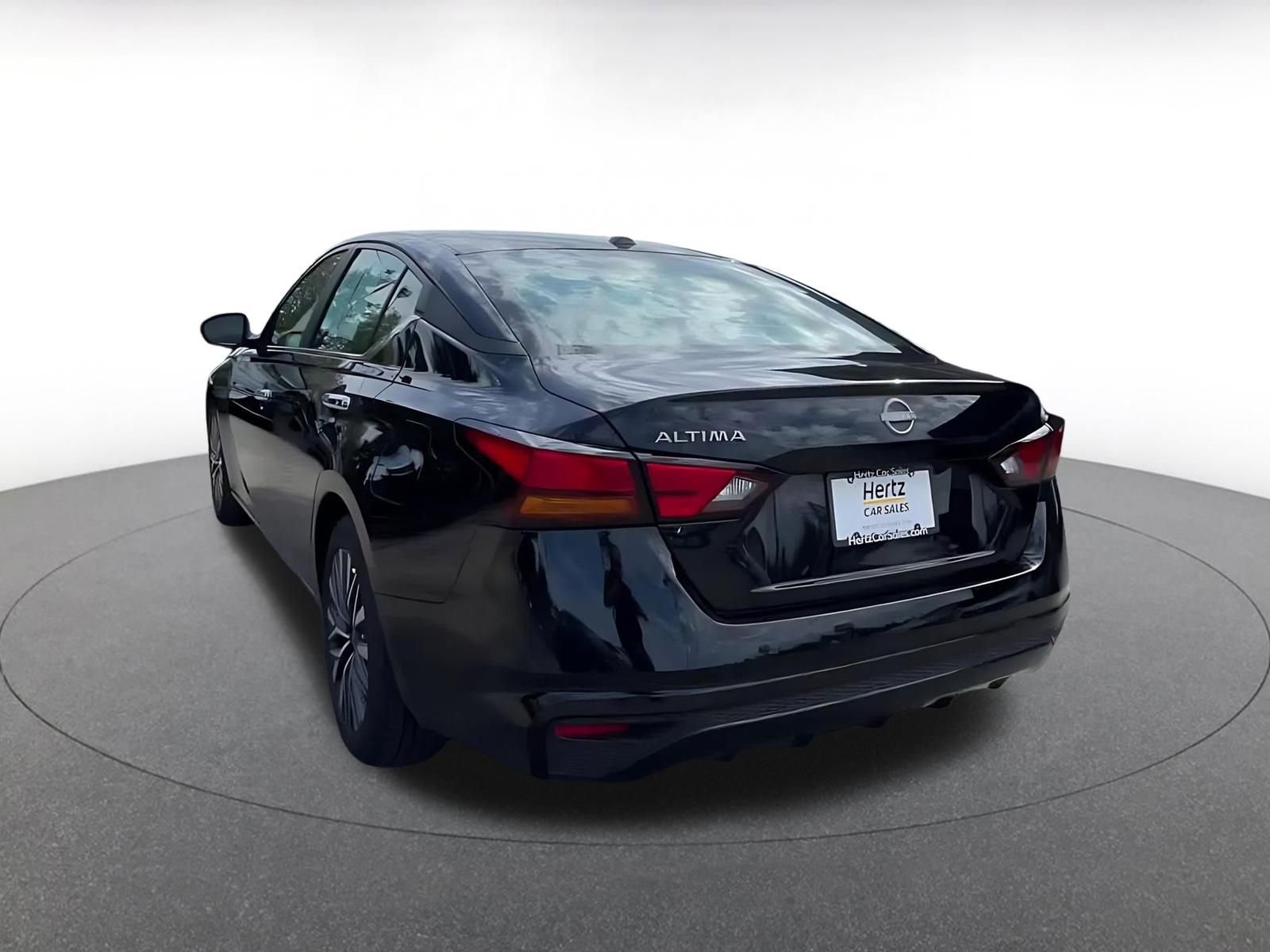 Used 2025 Nissan Altima 2.5 SV FWD image 11