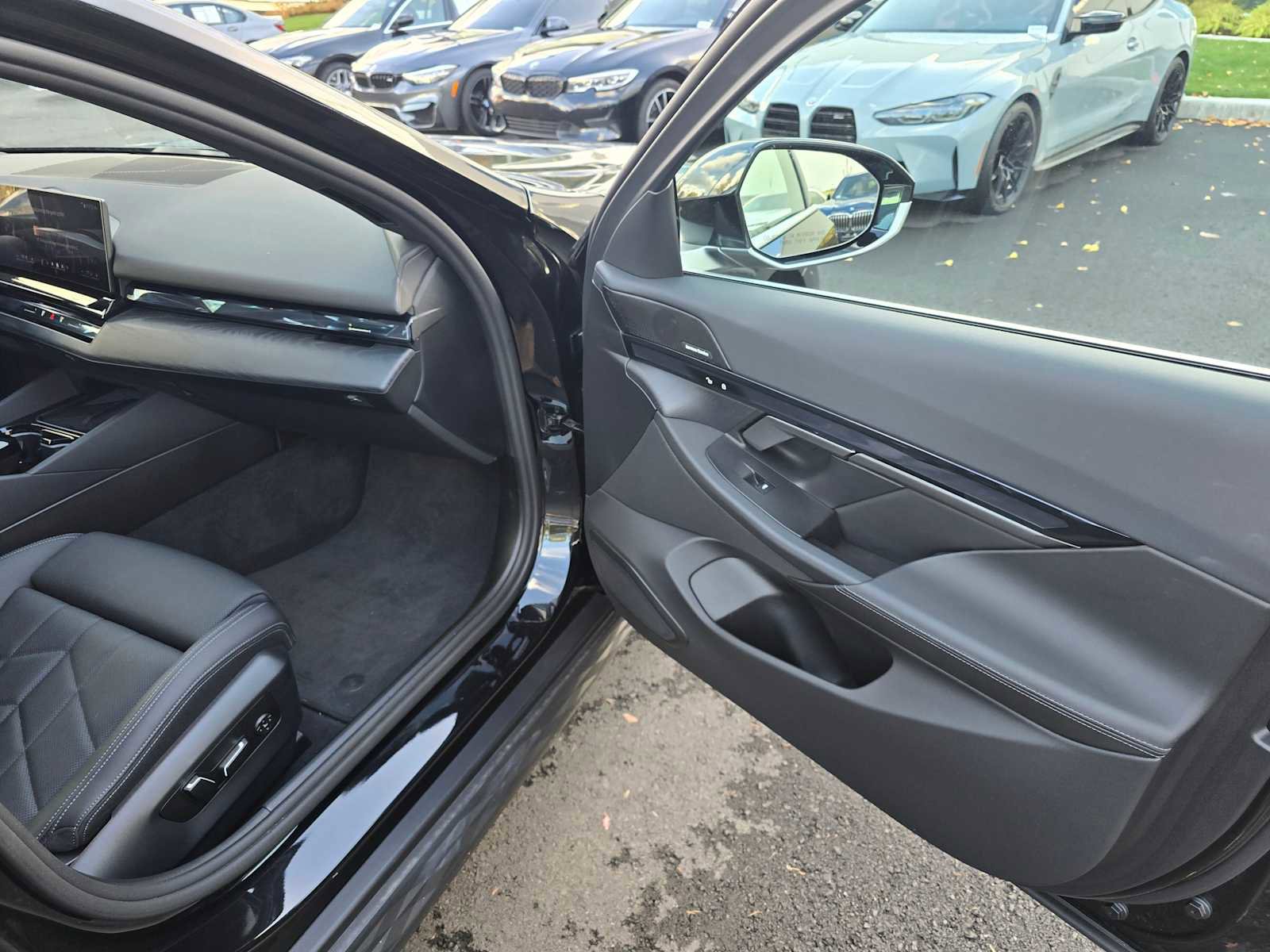 Used 2024 BMW i5 eDrive40i w/ Convenience Package image 12