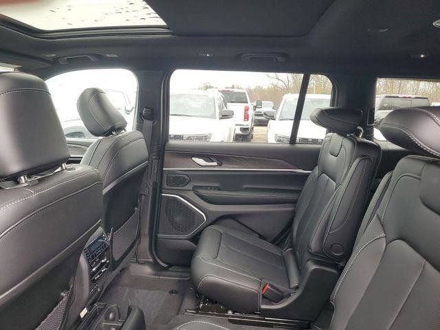 New 2026 Jeep Grand Cherokee L Limited w/ Luxury Tech Group II AWD/4WD image 10
