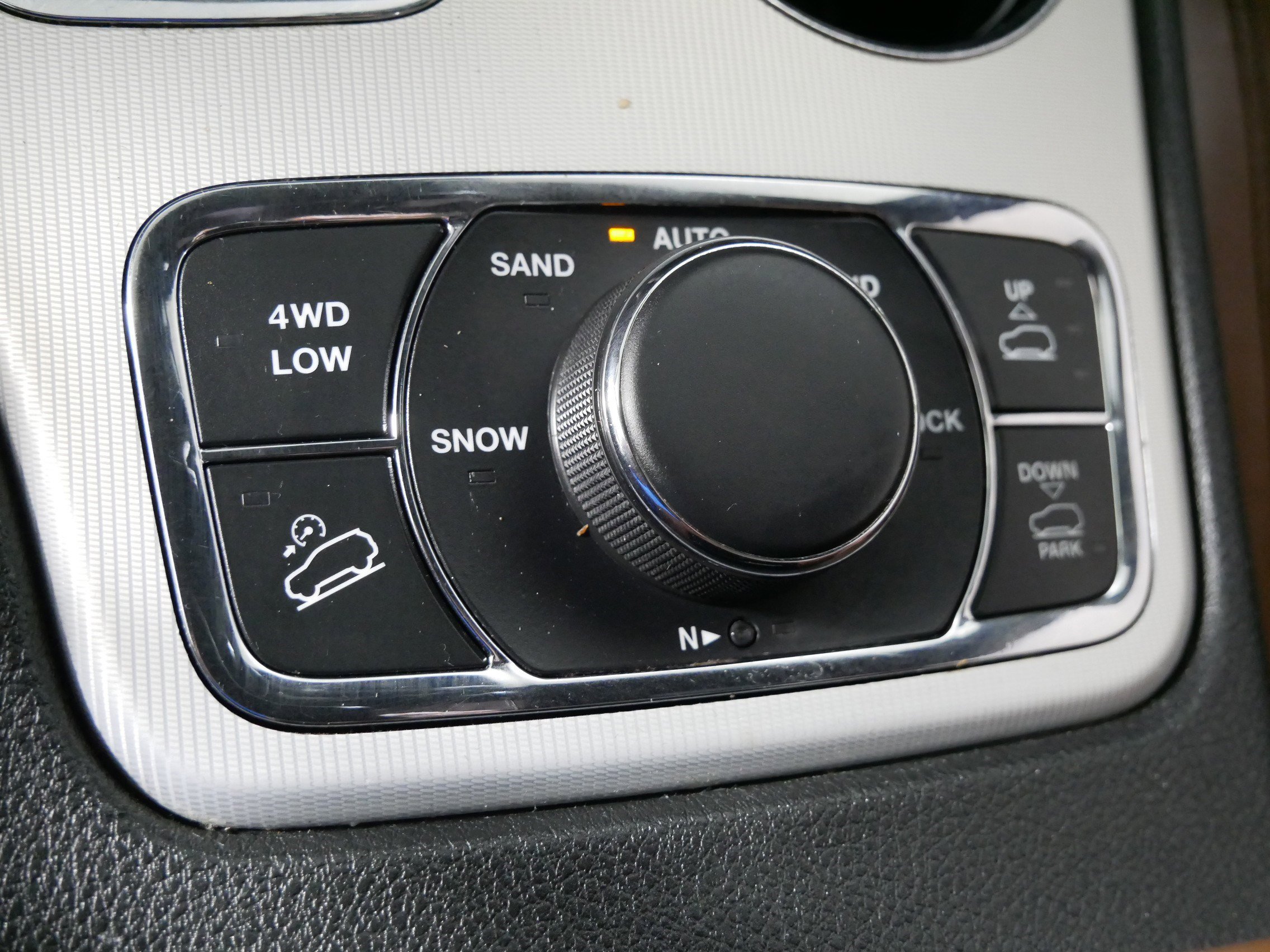 Used 2018 Jeep Grand Cherokee Summit image 32