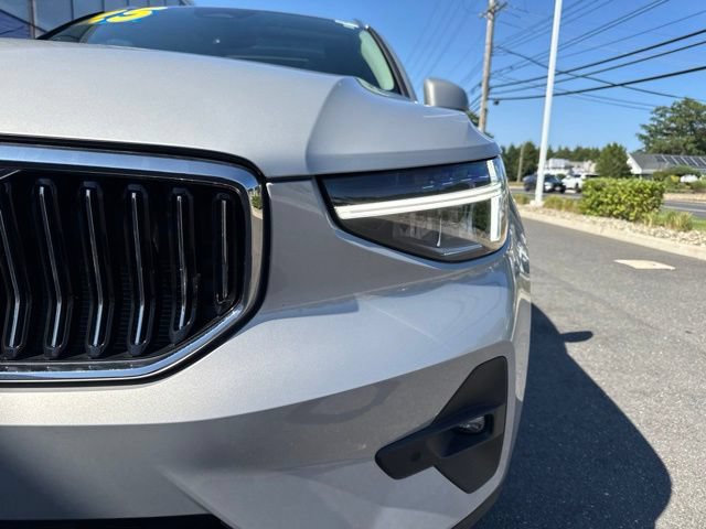 Certified 2025 Volvo XC40 B5 Plus AWD/4WD image 8