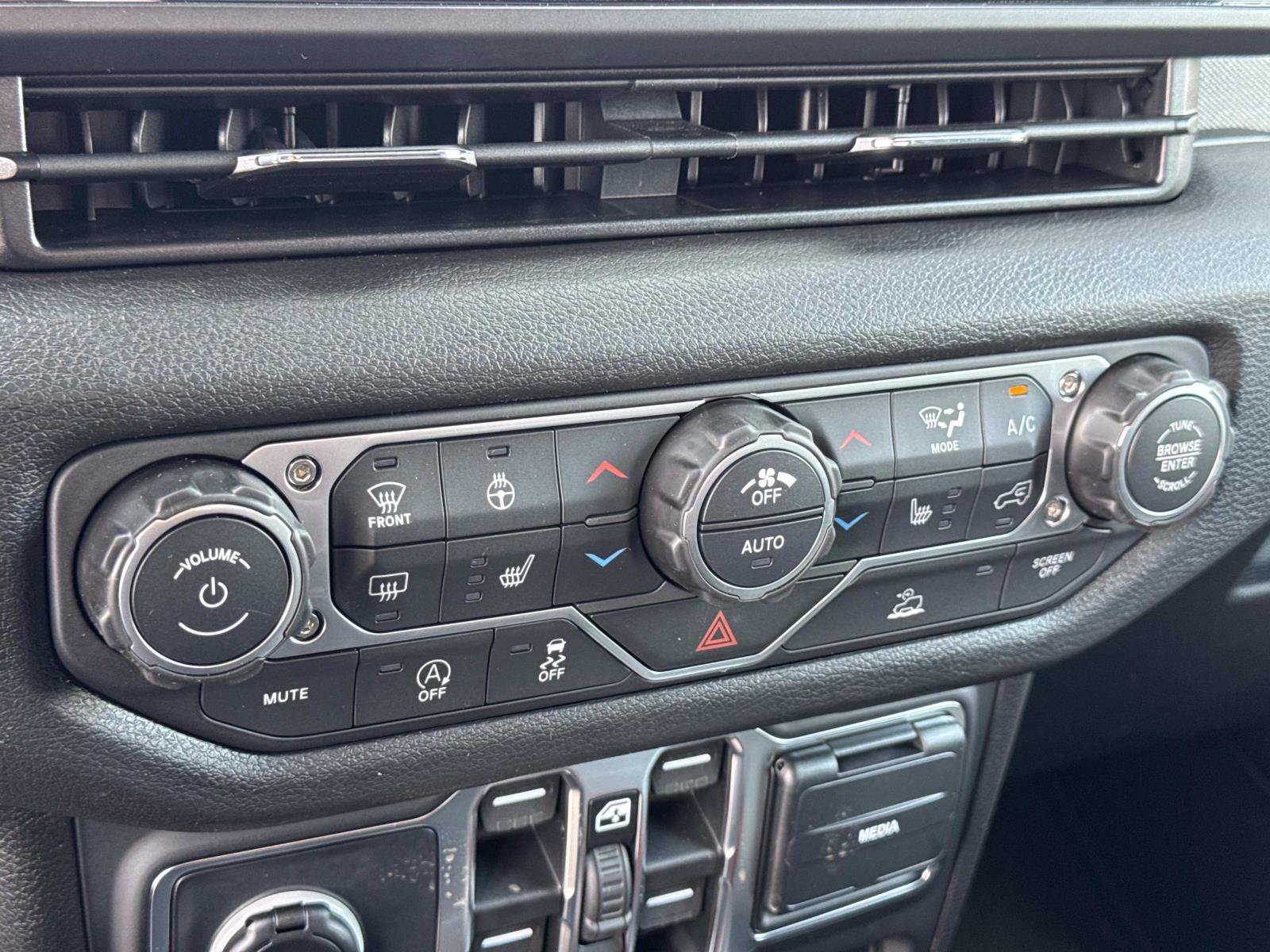 New 2026 Jeep Gladiator Sport AWD/4WD image 17