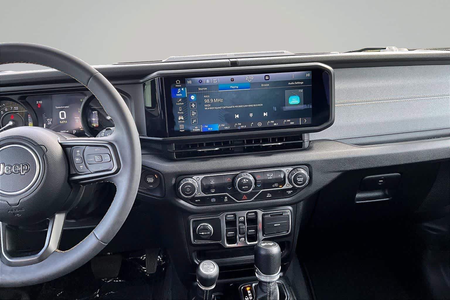 Used 2024 Jeep Wrangler Unlimited AWD/4WD image 16