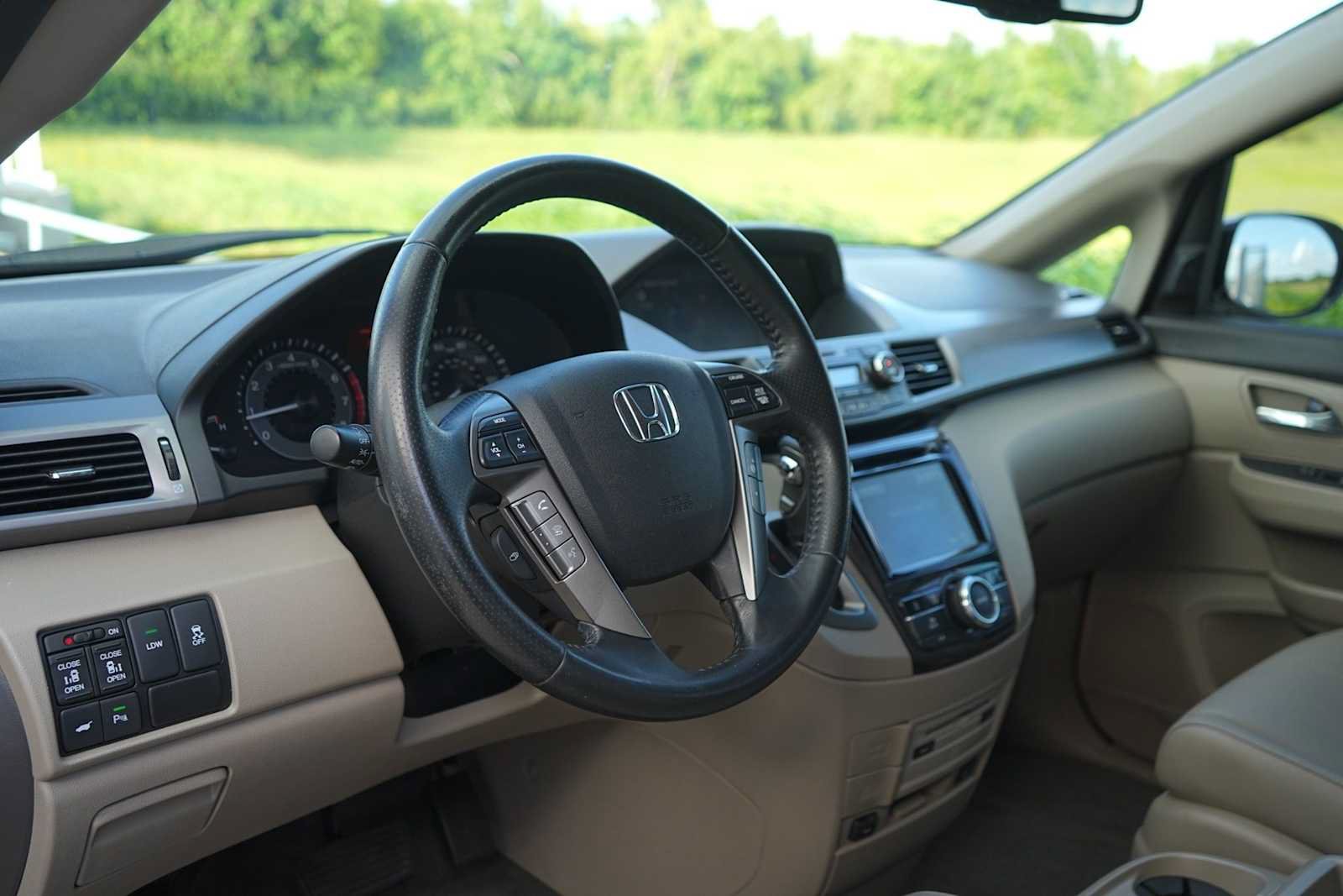 Used 2016 Honda Odyssey Touring image 2