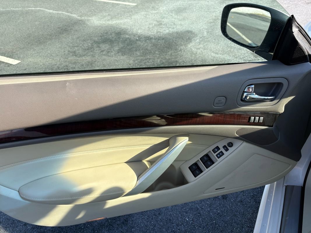 Used 2014 INFINITI Q60 Convertible w/ Premium Package image 18