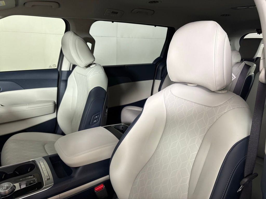 New 2026 Kia Carnival EX image 18