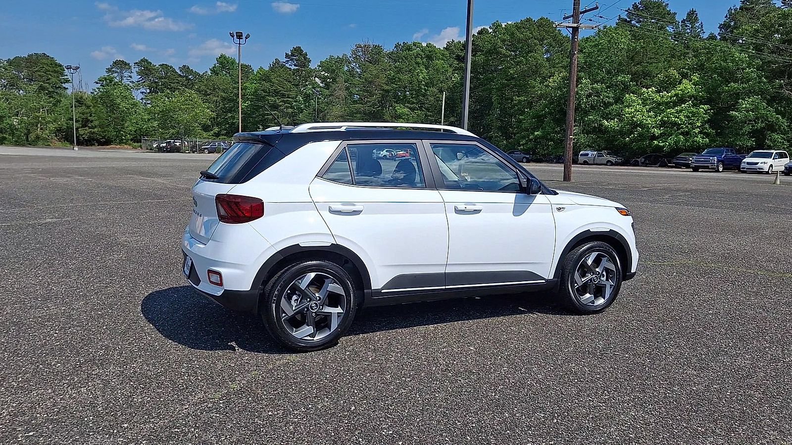 Certified 2025 Hyundai Venue Limited FWD image 8