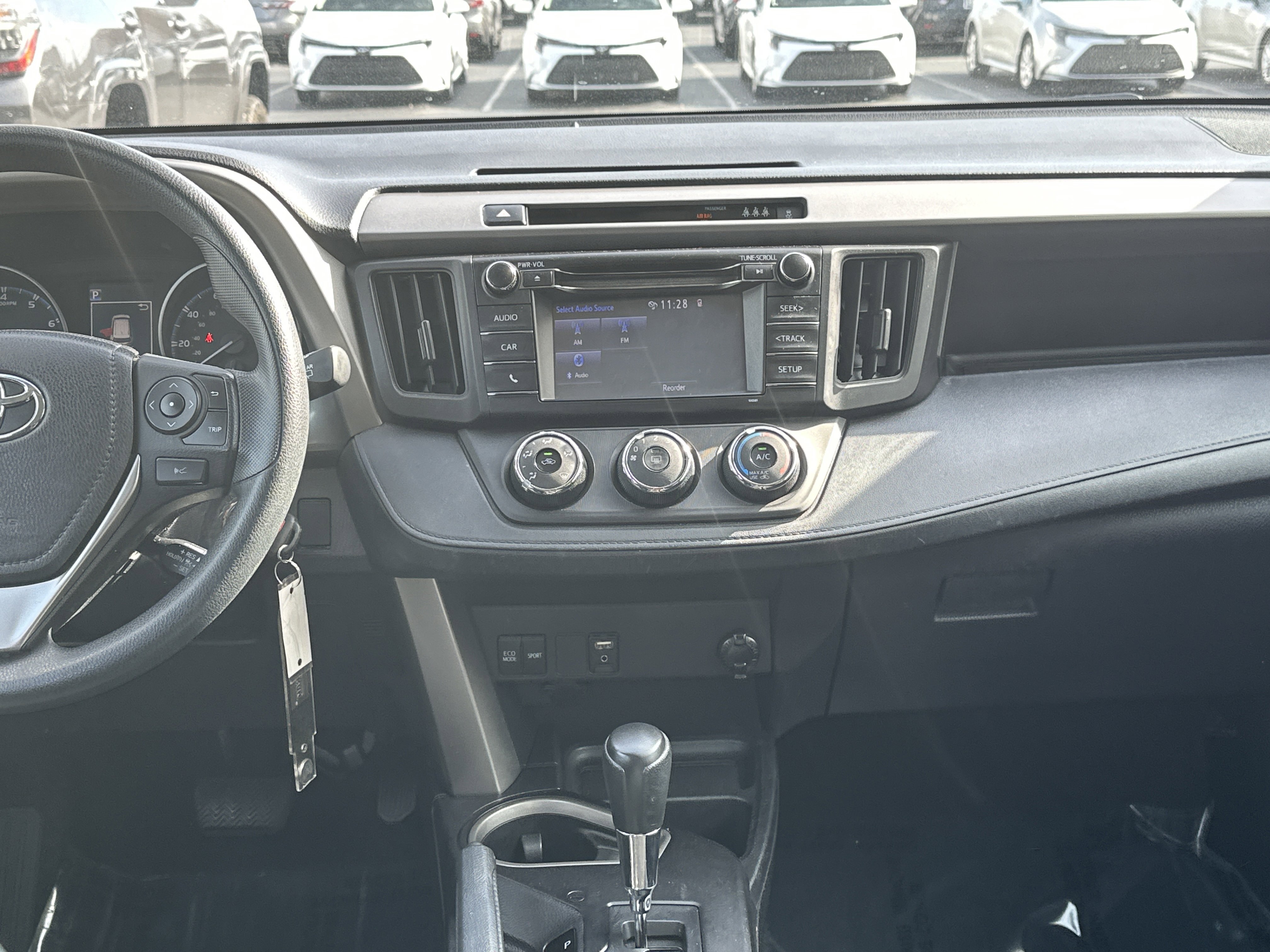 Used 2018 Toyota RAV4 LE image 29
