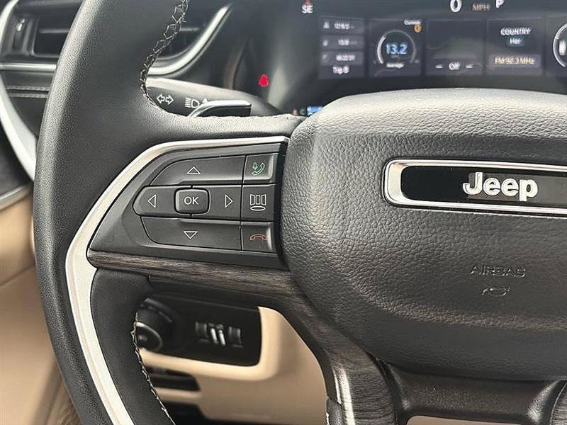 Used 2024 Jeep Grand Cherokee L Limited w/ Black Appearance Package AWD/4WD image 21