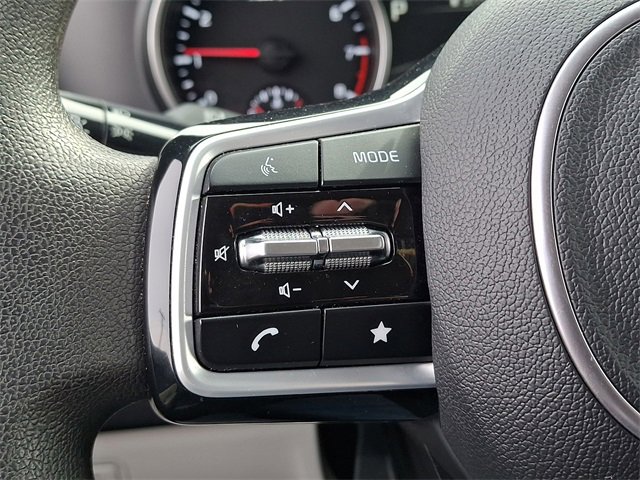 Used 2024 Kia Carnival LX image 22