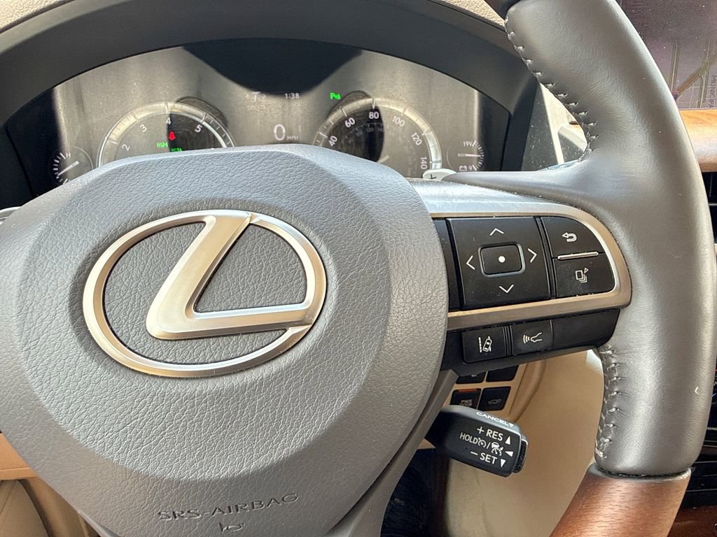 Used 2020 Lexus LX 570 4WD w/ Luxury Package image 27