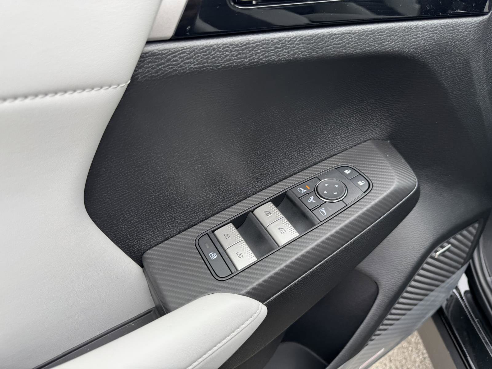 New 2025 Mitsubishi Outlander SE image 8