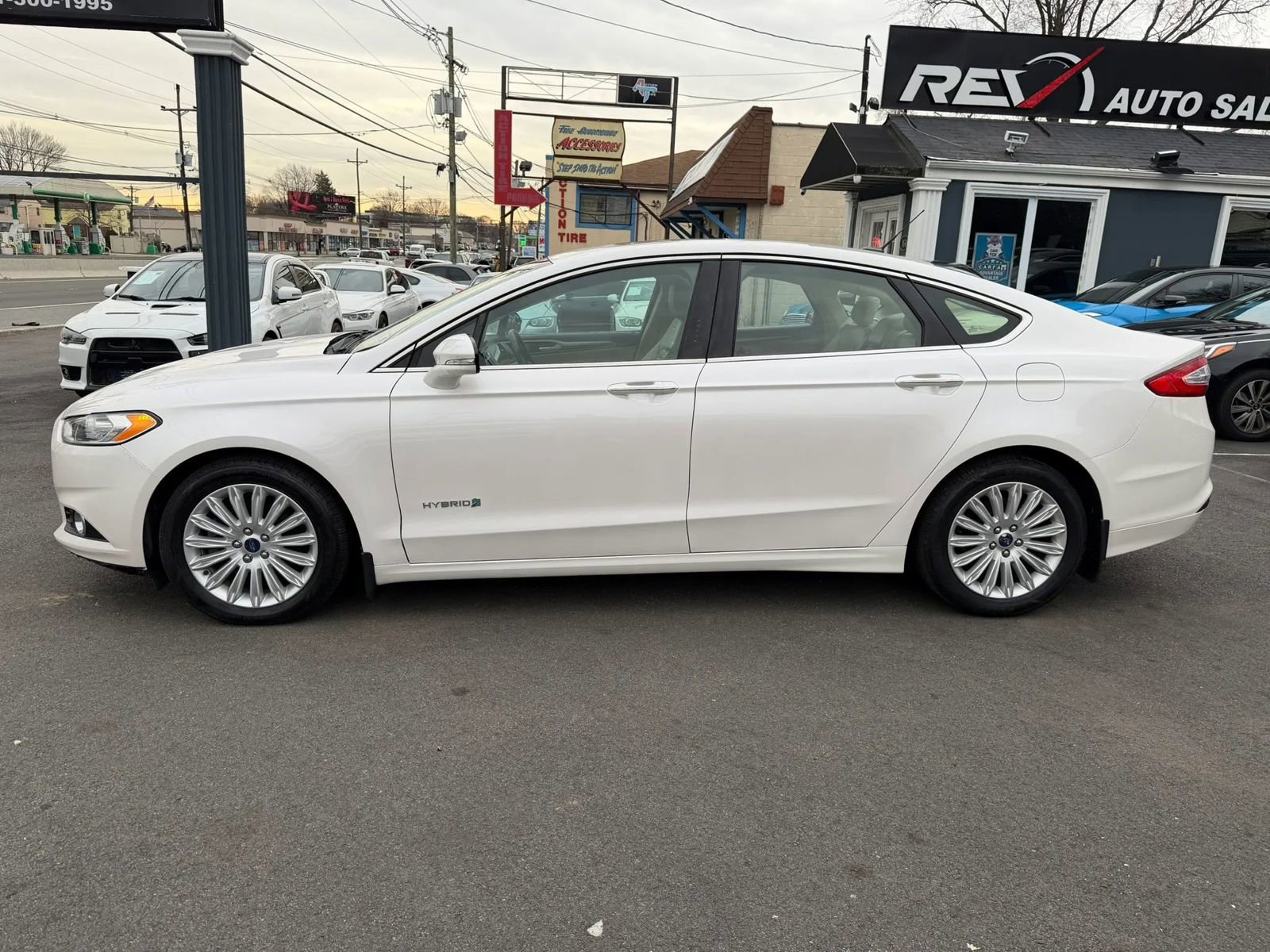 Used 2016 Ford Fusion SE w/ Equipment Group 502A image 3