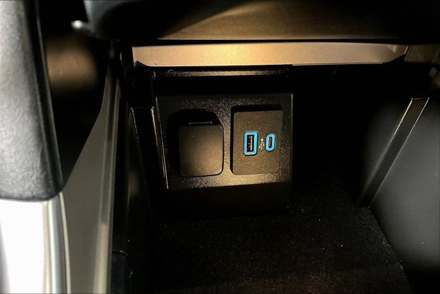 Used 2023 Ford Explorer XLT w/ Equipment Group 202A image 33