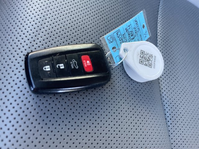 Used 2019 Toyota RAV4 Limited w/ Cold Weather Package FWD image 32