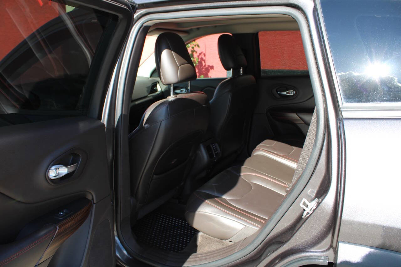 Used 2015 Jeep Cherokee Trailhawk w/ Comfort/Convenience Group image 14