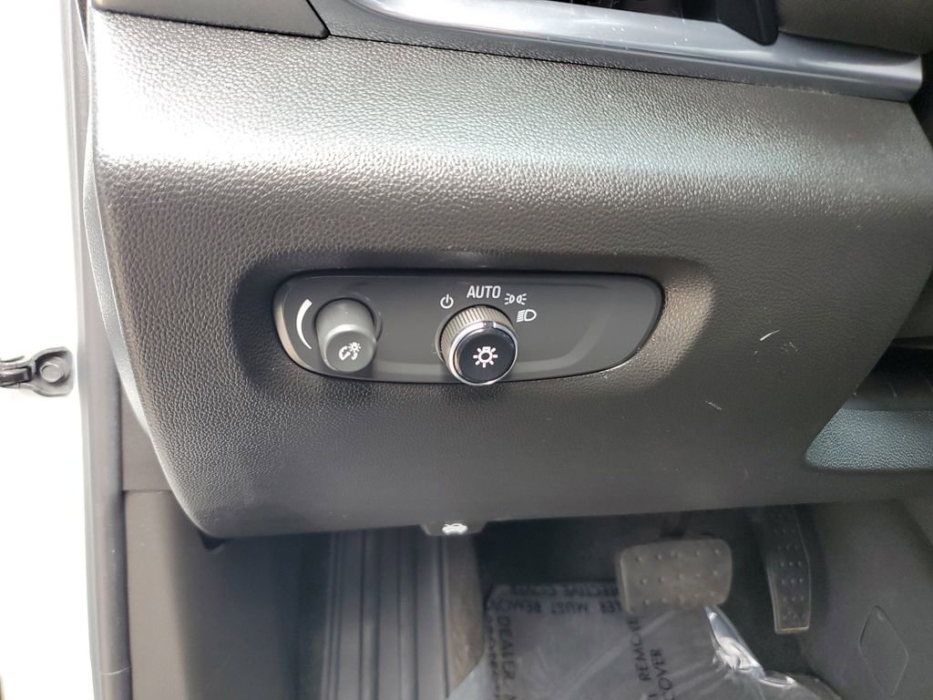 Used 2022 Chevrolet Traverse LT w/ LPO, 'HIT The Road' Package image 17