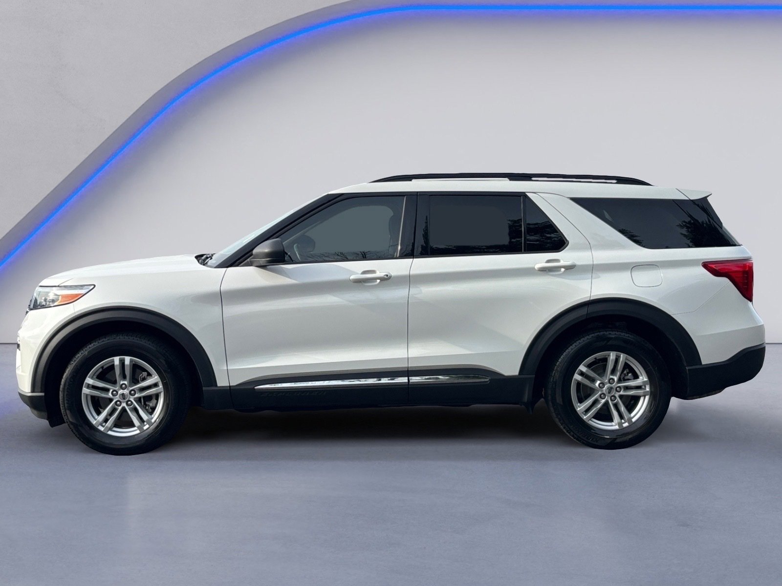 Used 2020 Ford Explorer XLT w/ Equipment Group 202A image 12