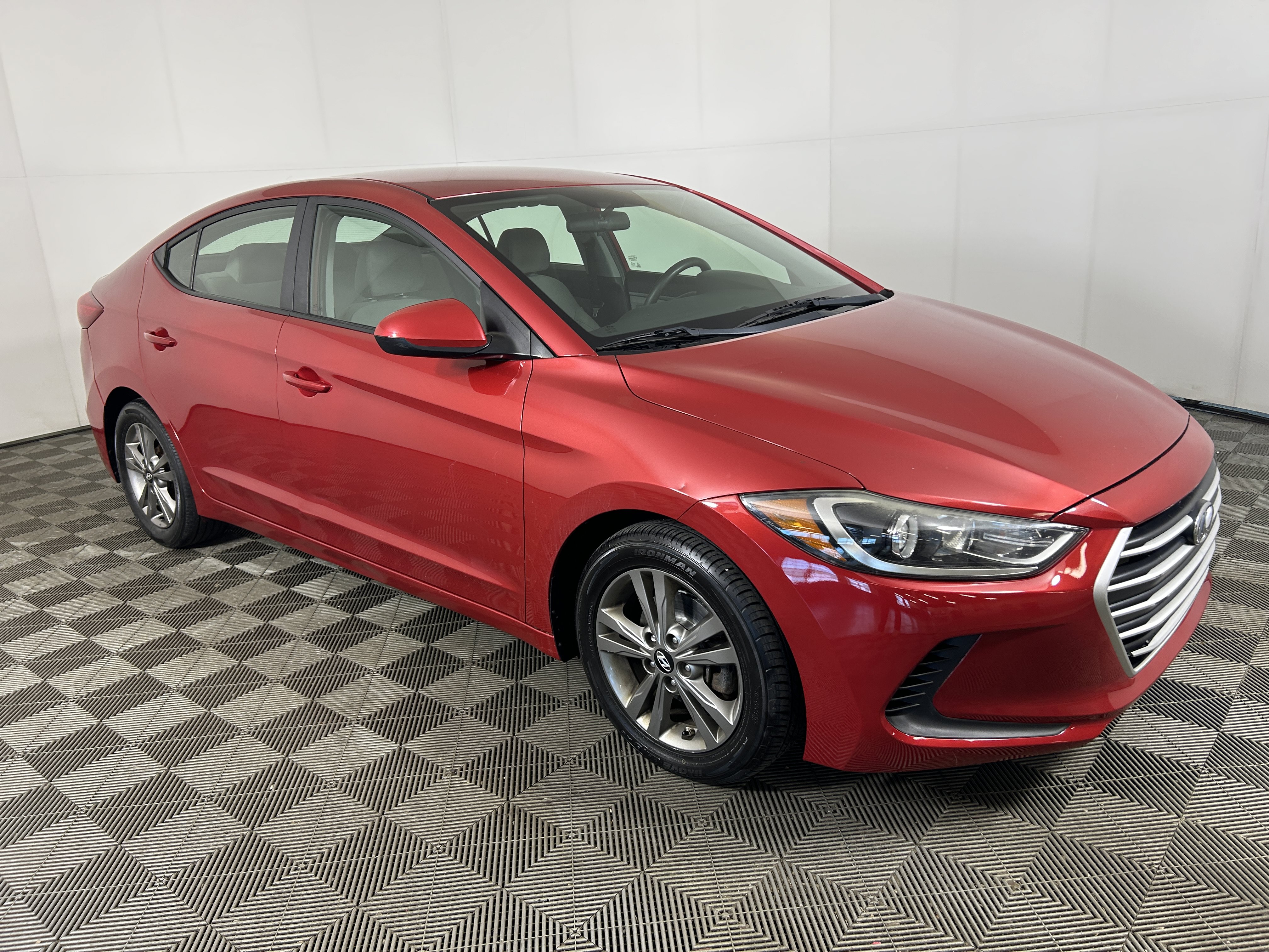 Used 2017 Hyundai Elantra SE FWD image 3