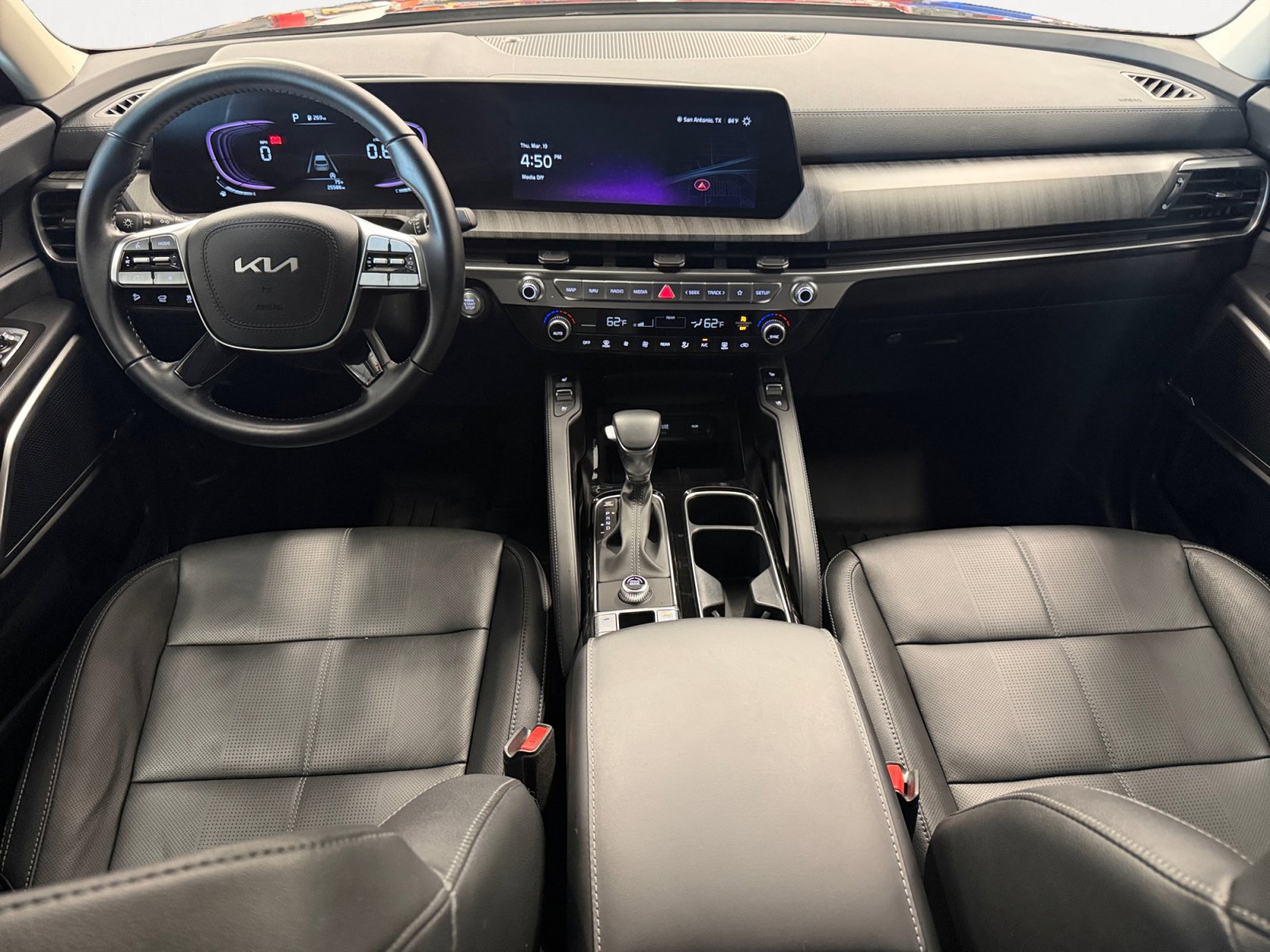Certified 2024 Kia Telluride EX w/ EX Captain's Chair Package FWD image 3