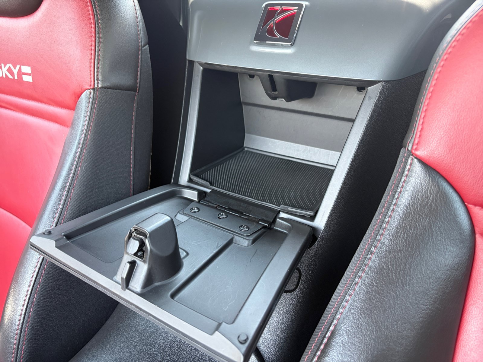 Used 2009 Saturn Sky Red Line RWD image 15
