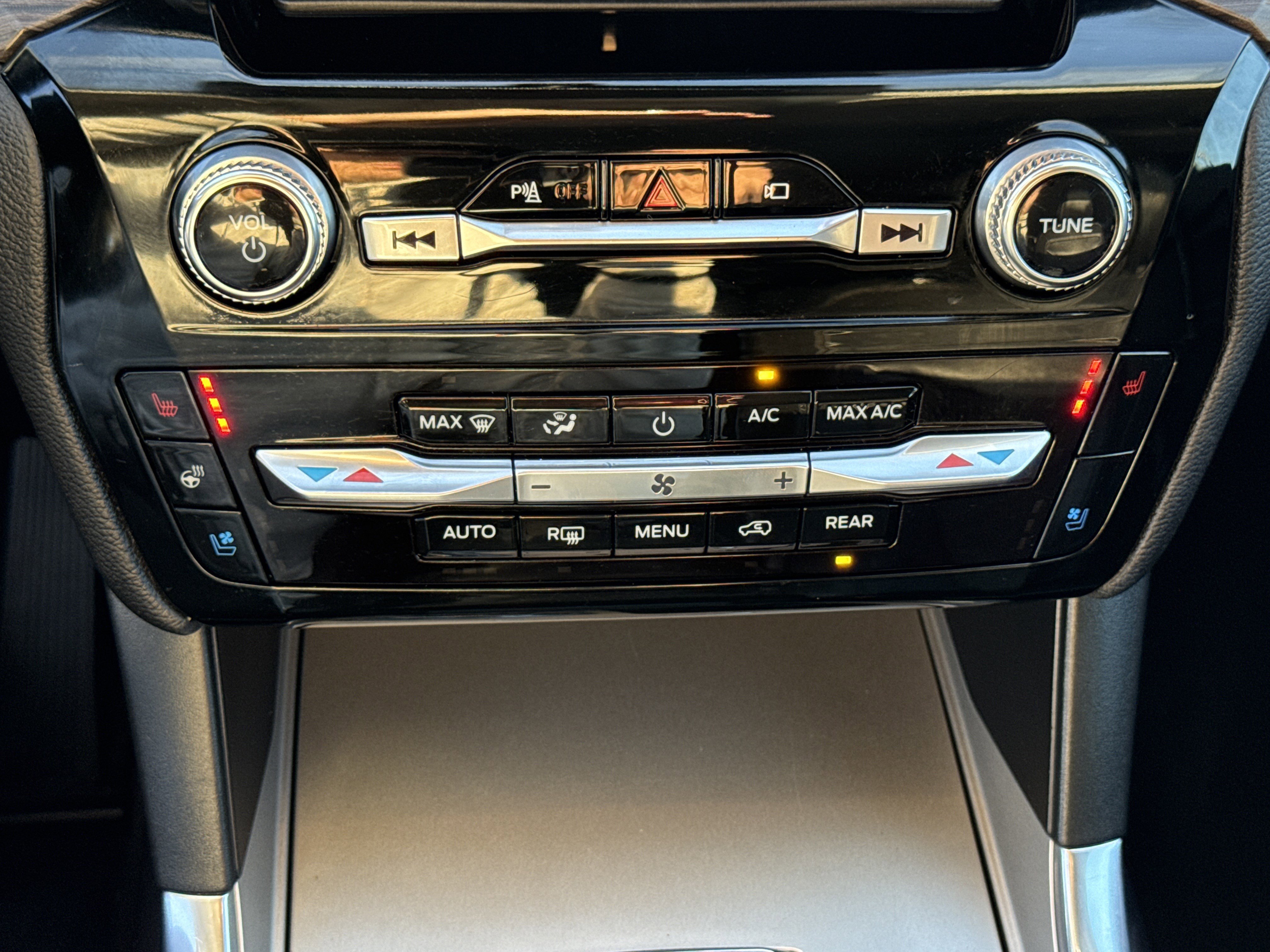 Used 2023 Ford Explorer Limited w/ Equipment Group 301A image 28