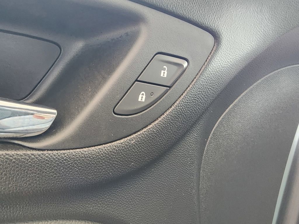 Used 2022 Chevrolet Equinox LT FWD image 16