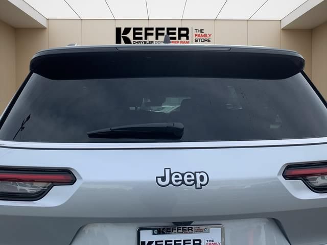 Used 2025 Jeep Grand Cherokee L Laredo AWD/4WD image 55