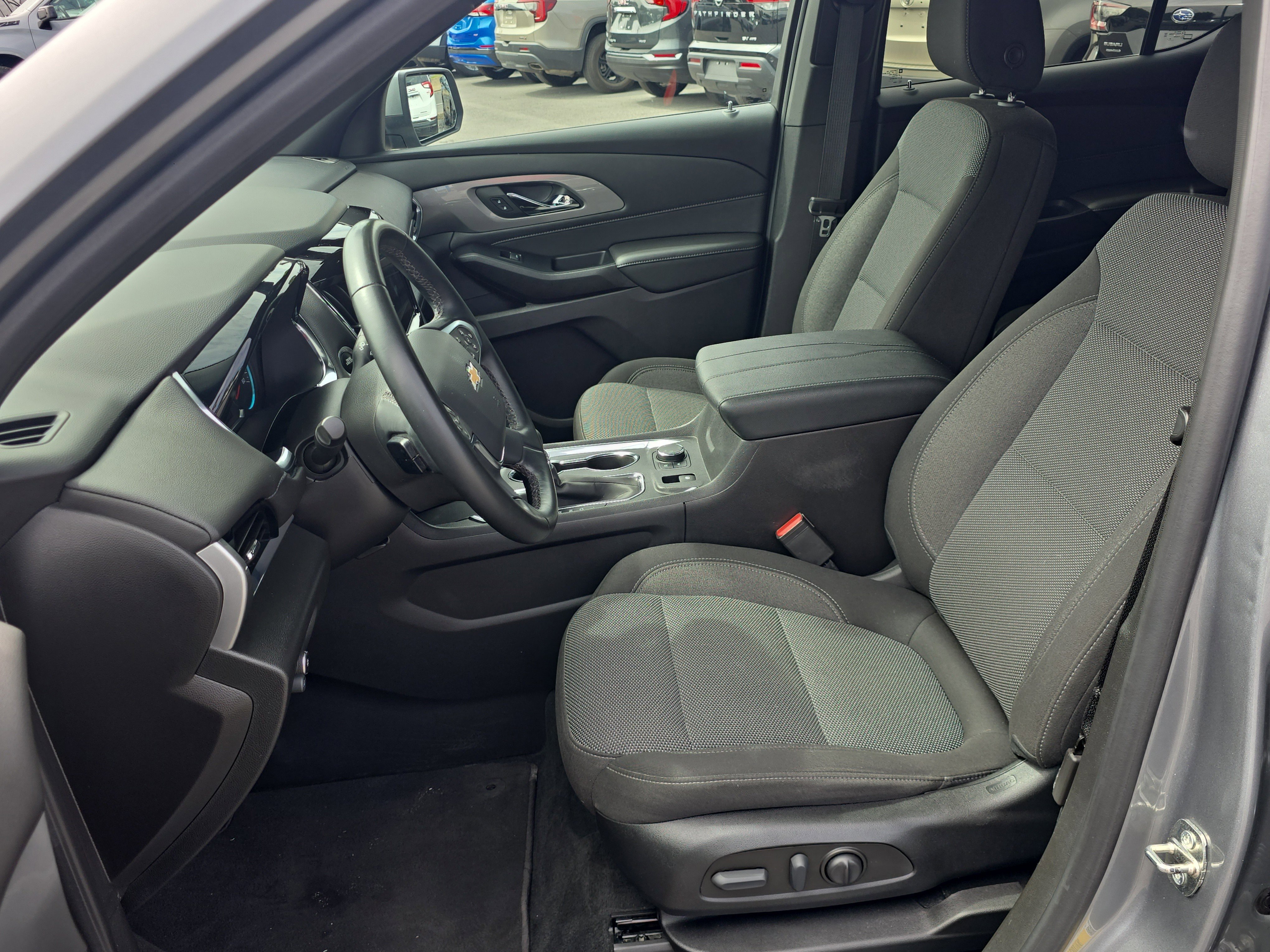 Used 2023 Chevrolet Traverse LT image 12