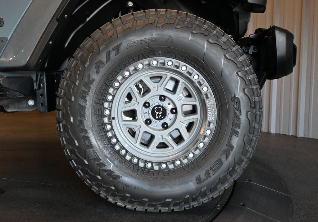 Used 2024 Jeep Gladiator Sport AWD/4WD image 9