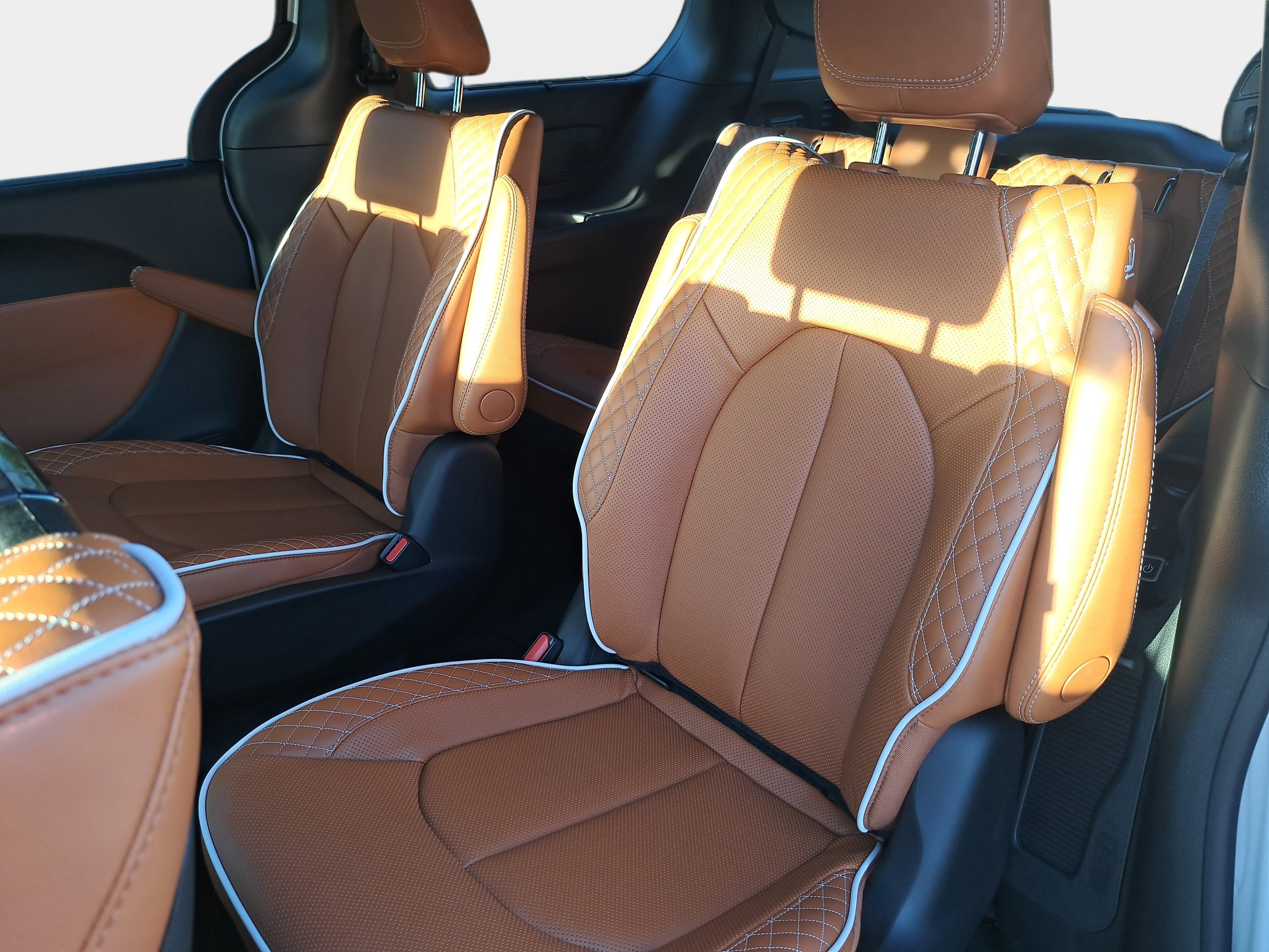 New 2026 Chrysler Pacifica Pinnacle image 16