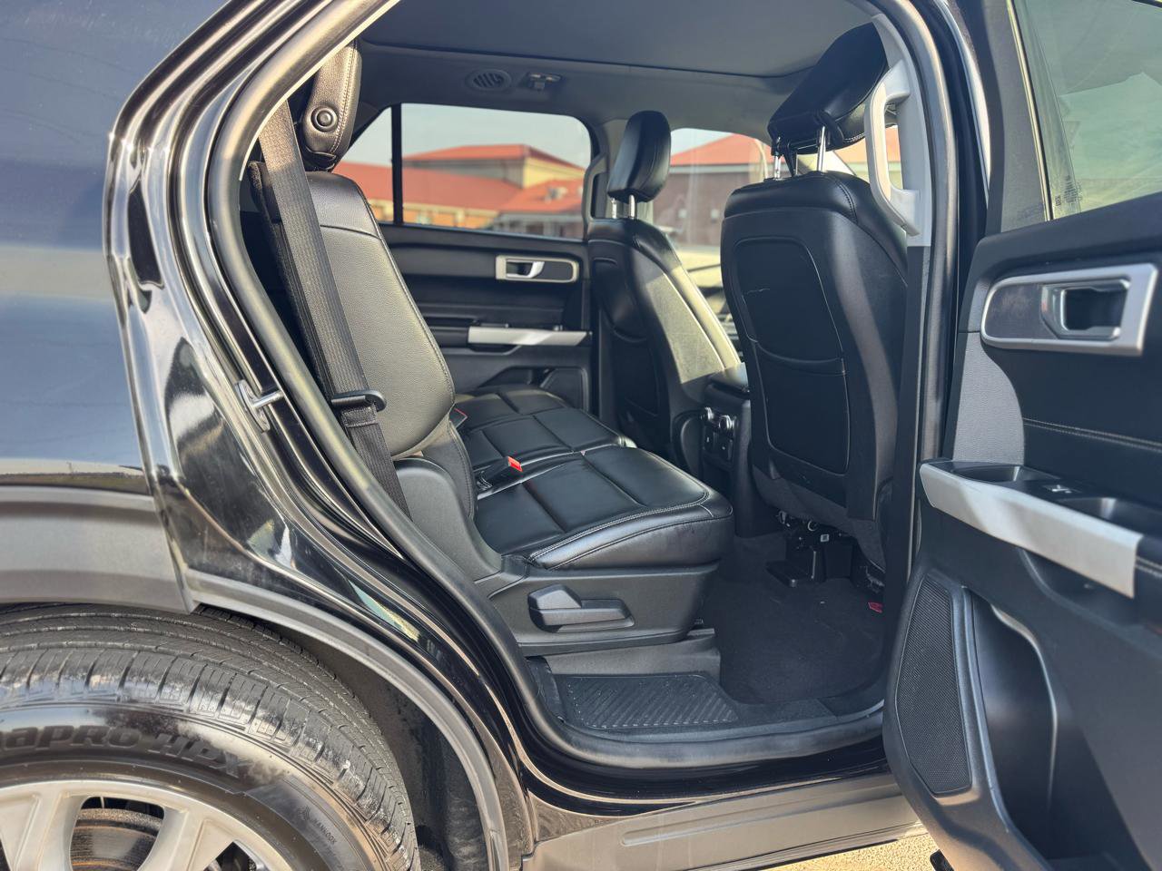 Used 2020 Ford Explorer XLT w/ Equipment Group 202A image 15