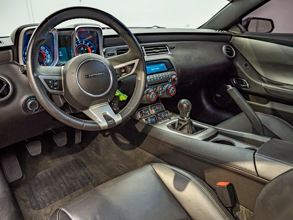 Used 2010 Chevrolet Camaro SS RWD image 31