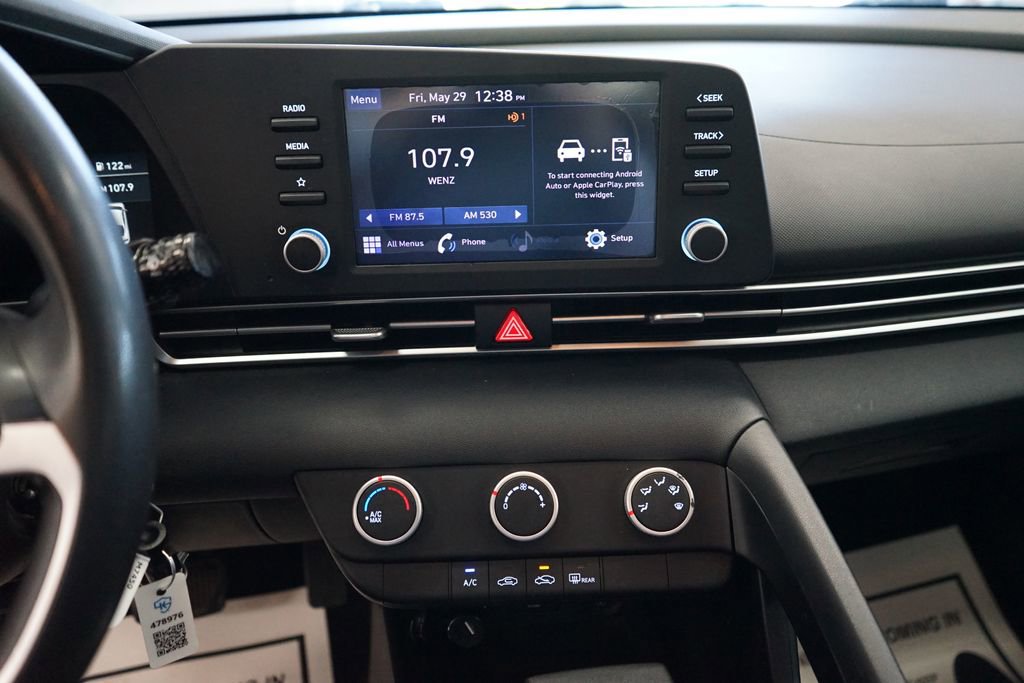 Used 2021 Hyundai Elantra SE FWD image 7