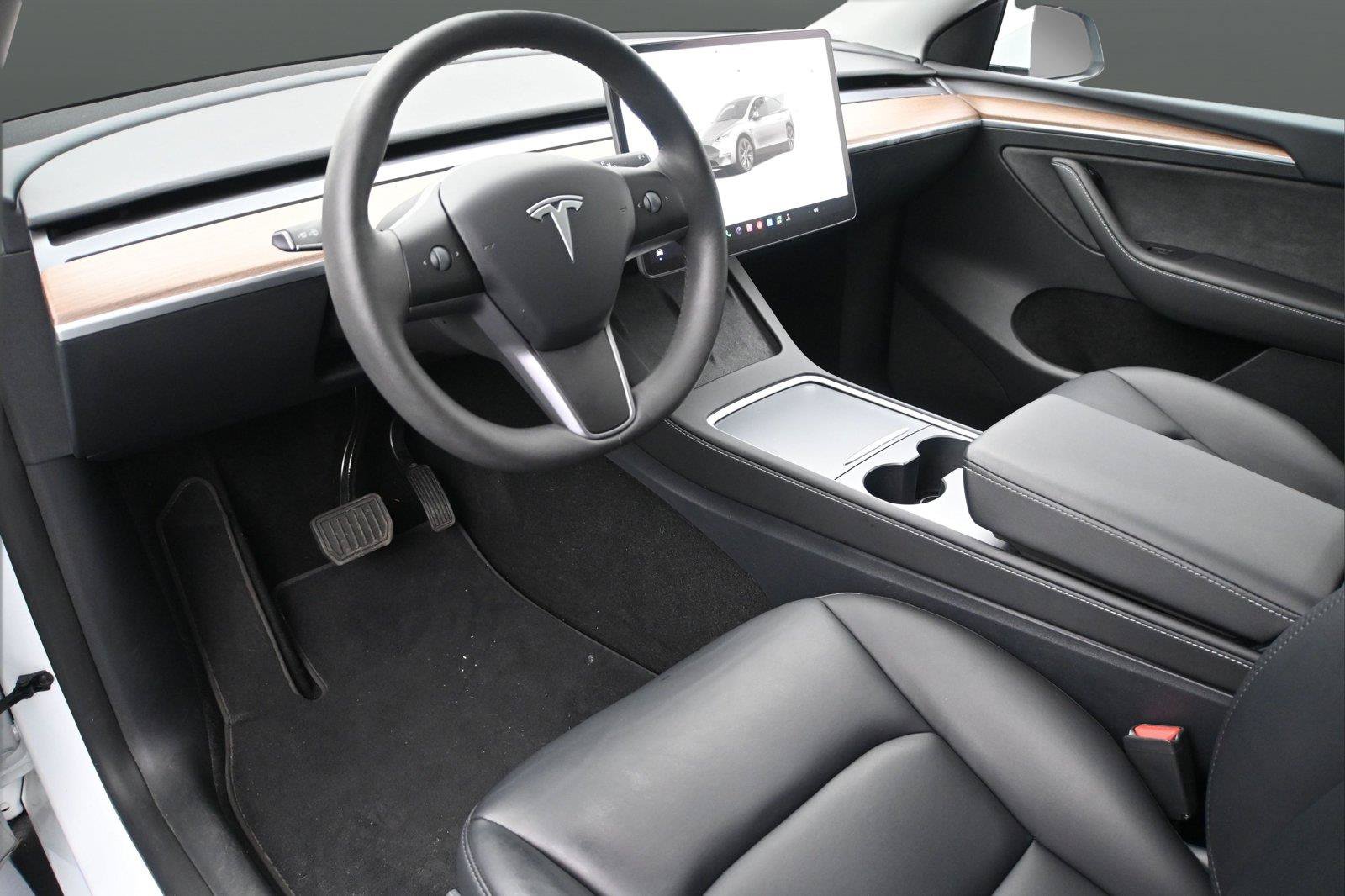Used 2024 Tesla Model Y Long Range AWD/4WD image 2